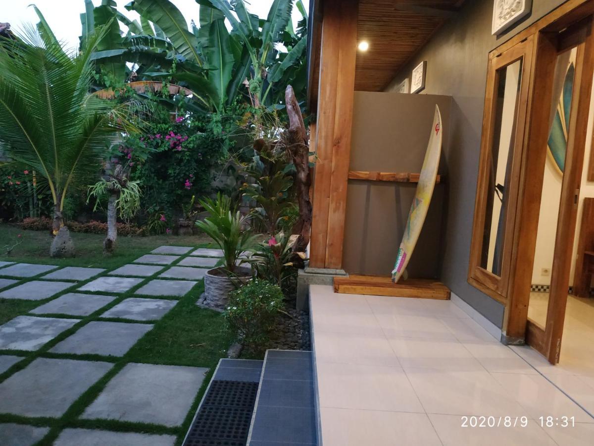 Harris Surf Villa Pulukan Exterior photo
