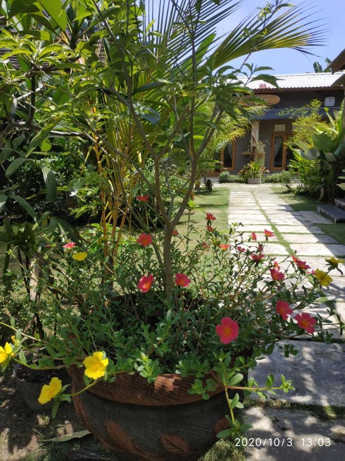 Harris Surf Villa Pulukan Exterior photo