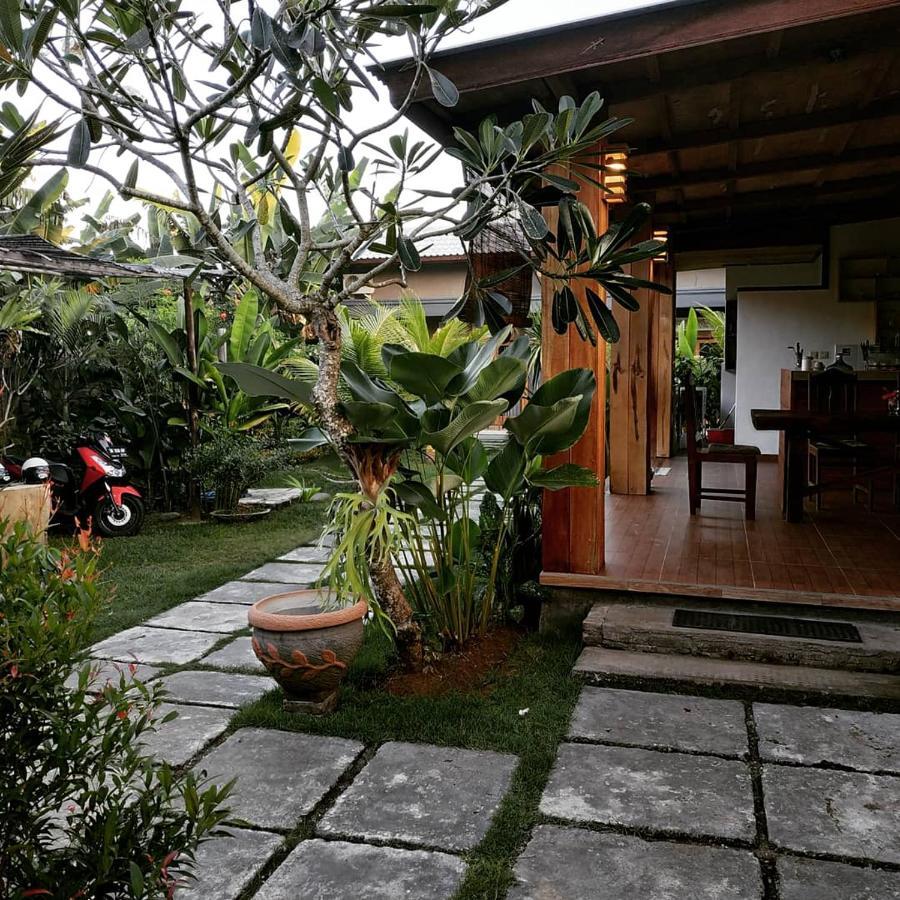 Harris Surf Villa Pulukan Exterior photo